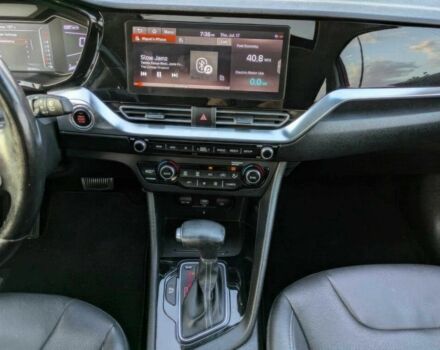 Червоний Кіа Niro, об'ємом двигуна 1.6 л та пробігом 42 тис. км за 13600 $, фото 7 на Automoto.ua