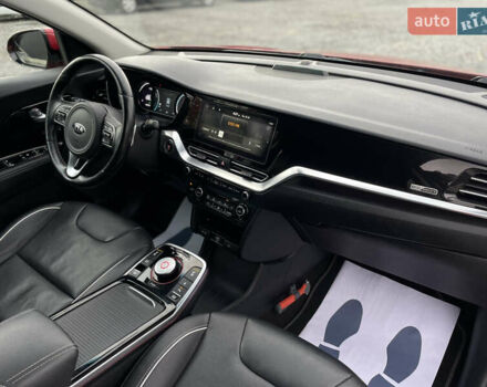 Киа Niro 2020 в Дрогобыче на Automoto.ua Красный Киа Niro, объемом двигателя 0 л и пробегом 159 тыс. км за 19399 $, фото 59 на Automoto.ua
