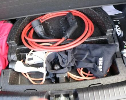 Красный Киа Niro, объемом двигателя 0 л и пробегом 84 тыс. км за 18368 $, фото 17 на Automoto.ua