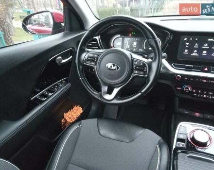 Красный Киа Niro, объемом двигателя 0 л и пробегом 87 тыс. км за 20492 $, фото 40 на Automoto.ua