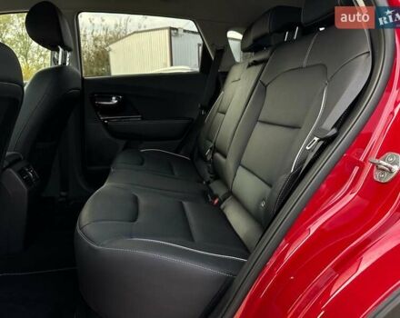 Червоний Кіа Niro, об'ємом двигуна 0 л та пробігом 61 тис. км за 23500 $, фото 82 на Automoto.ua