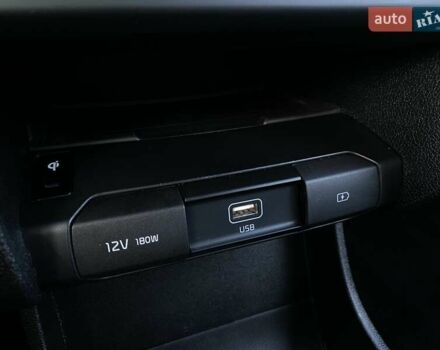 Червоний Кіа Niro, об'ємом двигуна 0 л та пробігом 128 тис. км за 19900 $, фото 5 на Automoto.ua