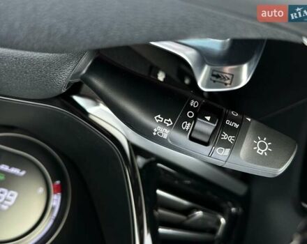 Червоний Кіа Niro, об'ємом двигуна 0 л та пробігом 61 тис. км за 23500 $, фото 48 на Automoto.ua