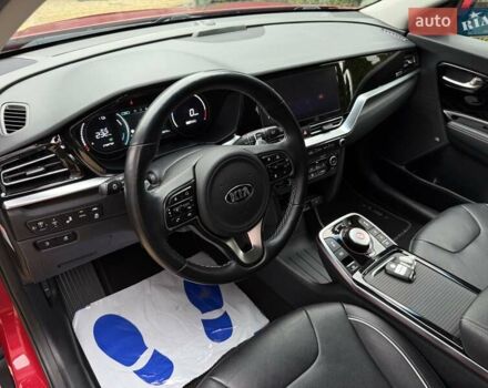 Червоний Кіа Niro, об'ємом двигуна 0 л та пробігом 118 тис. км за 18450 $, фото 41 на Automoto.ua