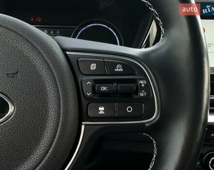 Червоний Кіа Niro, об'ємом двигуна 0 л та пробігом 61 тис. км за 23500 $, фото 10 на Automoto.ua