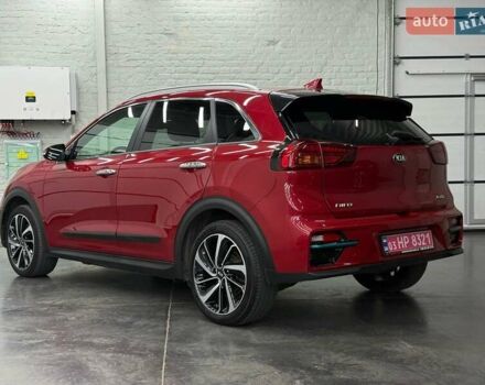 Червоний Кіа Niro, об'ємом двигуна 0 л та пробігом 110 тис. км за 19648 $, фото 4 на Automoto.ua