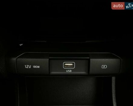 Красный Киа Niro, объемом двигателя 0 л и пробегом 47 тыс. км за 24900 $, фото 71 на Automoto.ua