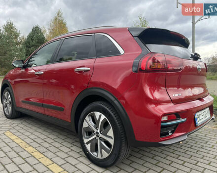 Красный Киа Niro, объемом двигателя 0 л и пробегом 70 тыс. км за 19600 $, фото 2 на Automoto.ua