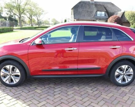Красный Киа Niro, объемом двигателя 0 л и пробегом 84 тыс. км за 18368 $, фото 1 на Automoto.ua