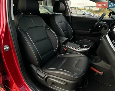 Червоний Кіа Niro, об'ємом двигуна 0 л та пробігом 61 тис. км за 23500 $, фото 94 на Automoto.ua