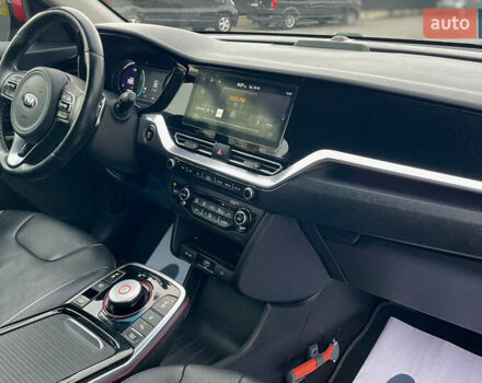 Киа Niro 2020 в Дрогобыче на Automoto.ua Красный Киа Niro, объемом двигателя 0 л и пробегом 159 тыс. км за 19399 $, фото 58 на Automoto.ua