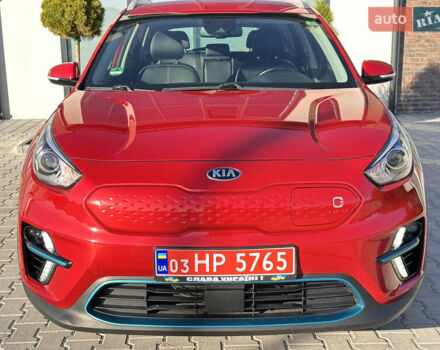 Красный Киа Niro, объемом двигателя 0 л и пробегом 161 тыс. км за 17950 $, фото 2 на Automoto.ua
