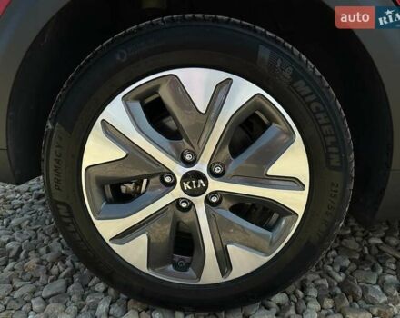 Червоний Кіа Niro, об'ємом двигуна 0 л та пробігом 48 тис. км за 23700 $, фото 23 на Automoto.ua