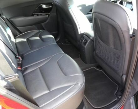 Красный Киа Niro, объемом двигателя 0 л и пробегом 84 тыс. км за 18368 $, фото 15 на Automoto.ua
