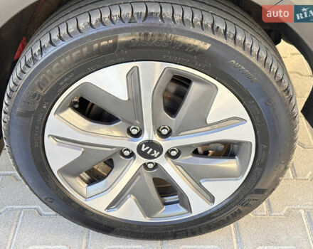 Красный Киа Niro, объемом двигателя 0 л и пробегом 162 тыс. км за 17900 $, фото 20 на Automoto.ua