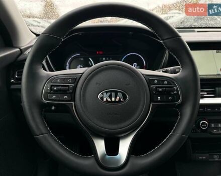 Красный Киа Niro, объемом двигателя 0 л и пробегом 47 тыс. км за 24900 $, фото 47 на Automoto.ua