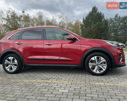 Красный Киа Niro, объемом двигателя 0 л и пробегом 70 тыс. км за 19600 $, фото 7 на Automoto.ua