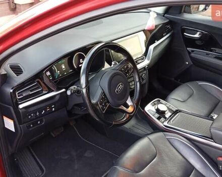 Червоний Кіа Niro, об'ємом двигуна 0 л та пробігом 117 тис. км за 18950 $, фото 9 на Automoto.ua