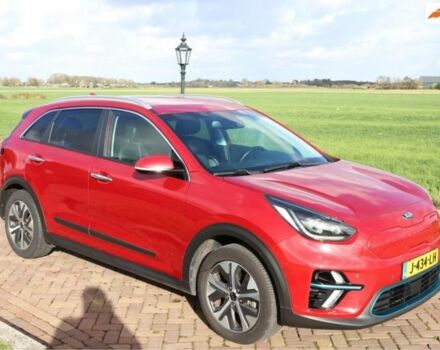 Красный Киа Niro, объемом двигателя 0 л и пробегом 84 тыс. км за 18368 $, фото 6 на Automoto.ua