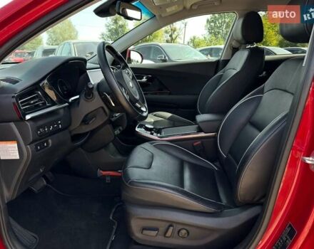 Киа Niro 2020 в Львове на Automoto.ua Красный Киа Niro, объемом двигателя 0 л и пробегом 48 тыс. км за 23700 $, фото 2 на Automoto.ua