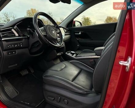 Червоний Кіа Niro, об'ємом двигуна 0 л та пробігом 61 тис. км за 23500 $, фото 41 на Automoto.ua