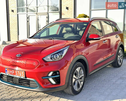 Красный Киа Niro, объемом двигателя 0 л и пробегом 163 тыс. км за 17850 $, фото 2 на Automoto.ua