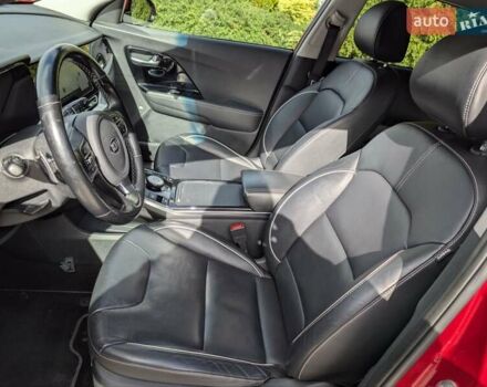 Червоний Кіа Niro, об'ємом двигуна 0 л та пробігом 146 тис. км за 19900 $, фото 23 на Automoto.ua
