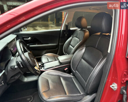 Червоний Кіа Niro, об'ємом двигуна 0 л та пробігом 151 тис. км за 18500 $, фото 30 на Automoto.ua