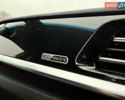 Червоний Кіа Niro, об'ємом двигуна 0 л та пробігом 128 тис. км за 19900 $, фото 61 на Automoto.ua