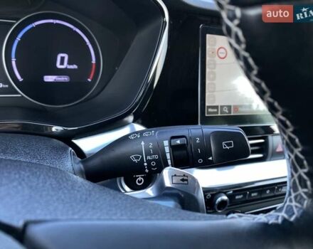 Червоний Кіа Niro, об'ємом двигуна 0 л та пробігом 128 тис. км за 19900 $, фото 29 на Automoto.ua