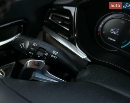 Киа Niro 2020 в Львове на Automoto.ua Красный Киа Niro, объемом двигателя 0 л и пробегом 48 тыс. км за 23700 $, фото 43 на Automoto.ua