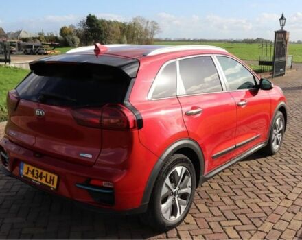 Красный Киа Niro, объемом двигателя 0 л и пробегом 84 тыс. км за 18368 $, фото 4 на Automoto.ua