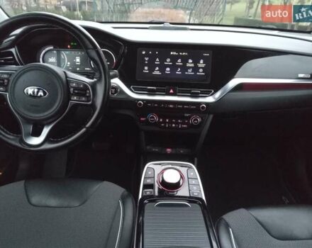 Красный Киа Niro, объемом двигателя 0 л и пробегом 87 тыс. км за 20492 $, фото 41 на Automoto.ua
