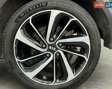 Червоний Кіа Niro, об'ємом двигуна 0 л та пробігом 110 тис. км за 19648 $, фото 10 на Automoto.ua