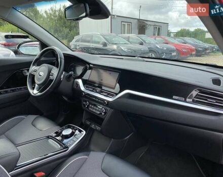 Красный Киа Niro, объемом двигателя 0 л и пробегом 111 тыс. км за 20300 $, фото 76 на Automoto.ua