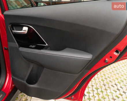 Червоний Кіа Niro, об'ємом двигуна 0 л та пробігом 46 тис. км за 24500 $, фото 39 на Automoto.ua