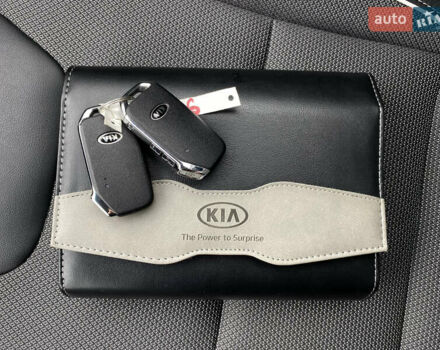 Красный Киа Niro, объемом двигателя 0 л и пробегом 111 тыс. км за 20300 $, фото 78 на Automoto.ua