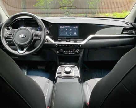 Червоний Кіа Niro, об'ємом двигуна 0 л та пробігом 37 тис. км за 8700 $, фото 9 на Automoto.ua