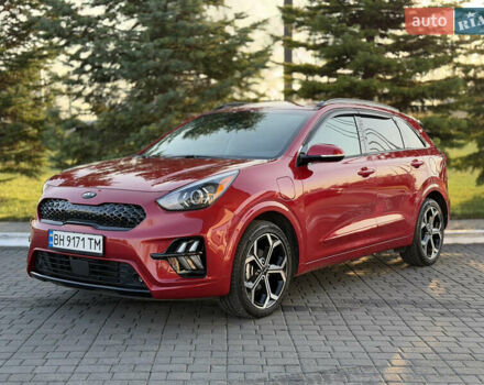 Красный Киа Niro, объемом двигателя 1.6 л и пробегом 52 тыс. км за 23800 $, фото 1 на Automoto.ua