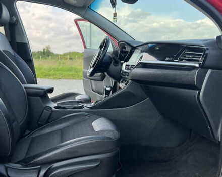 Червоний Кіа Niro, об'ємом двигуна 1.58 л та пробігом 71 тис. км за 22700 $, фото 14 на Automoto.ua
