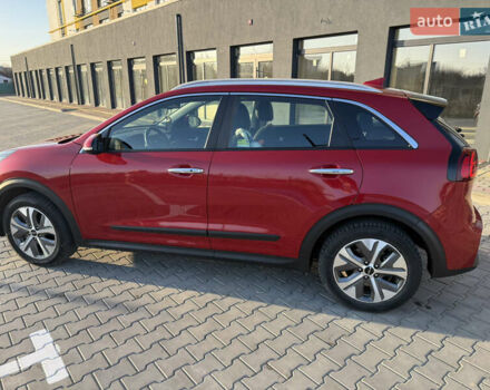 Красный Киа Niro, объемом двигателя 0 л и пробегом 40 тыс. км за 23000 $, фото 2 на Automoto.ua