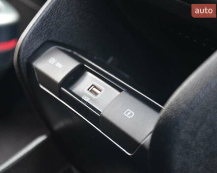 Красный Киа Niro, объемом двигателя 0 л и пробегом 91 тыс. км за 19550 $, фото 69 на Automoto.ua