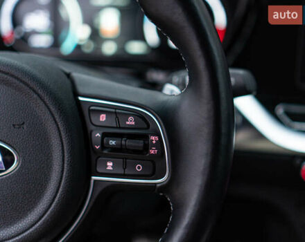 Червоний Кіа Niro, об'ємом двигуна 0 л та пробігом 46 тис. км за 24500 $, фото 65 на Automoto.ua