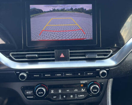 Червоний Кіа Niro, об'ємом двигуна 1.58 л та пробігом 71 тис. км за 22700 $, фото 49 на Automoto.ua