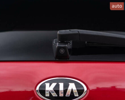 Червоний Кіа Niro, об'ємом двигуна 0 л та пробігом 46 тис. км за 24500 $, фото 11 на Automoto.ua