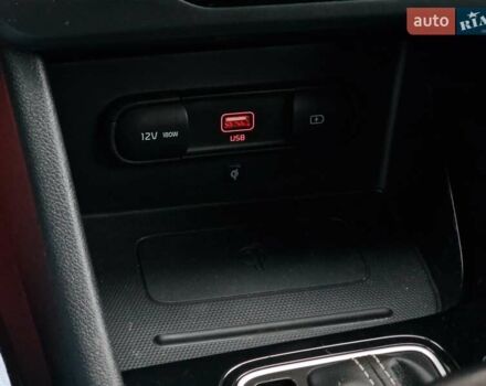 Червоний Кіа Niro, об'ємом двигуна 1.58 л та пробігом 34 тис. км за 28990 $, фото 57 на Automoto.ua