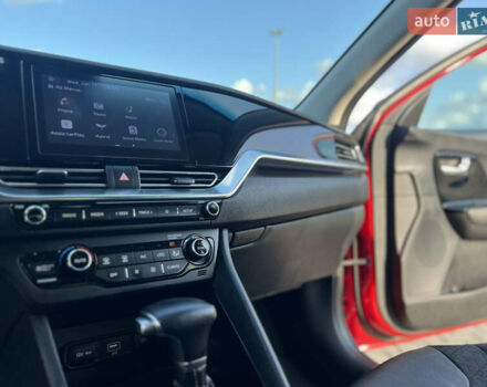 Червоний Кіа Niro, об'ємом двигуна 1.58 л та пробігом 71 тис. км за 22700 $, фото 40 на Automoto.ua