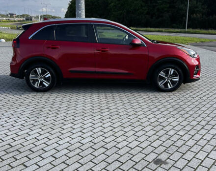 Червоний Кіа Niro, об'ємом двигуна 1.58 л та пробігом 71 тис. км за 22700 $, фото 3 на Automoto.ua