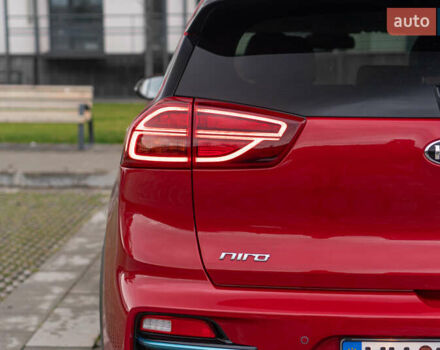 Червоний Кіа Niro, об'ємом двигуна 0 л та пробігом 46 тис. км за 24500 $, фото 10 на Automoto.ua