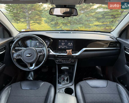 Красный Киа Niro, объемом двигателя 1.6 л и пробегом 52 тыс. км за 23800 $, фото 9 на Automoto.ua